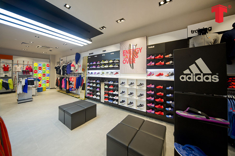 Giày dép là sản phẩm nổi trội nhất trong các dòng sản phẩm đến từ thương hiệu Adidas